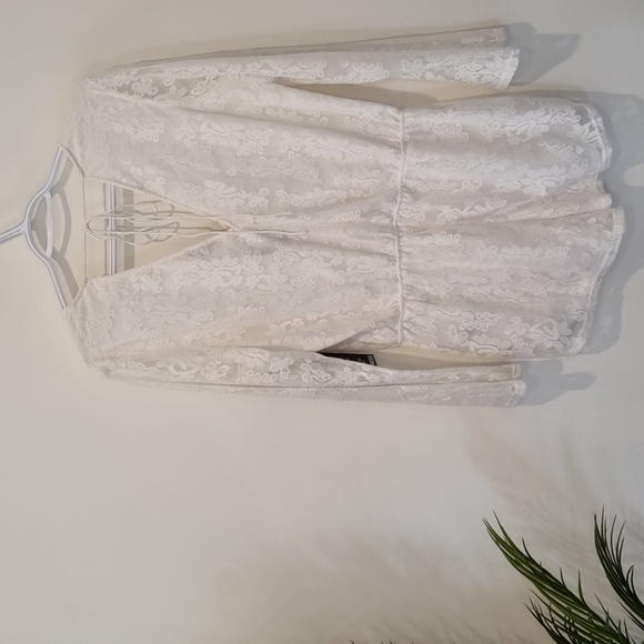 BNWT Express cream lace romper size M - Picture 6 of 8